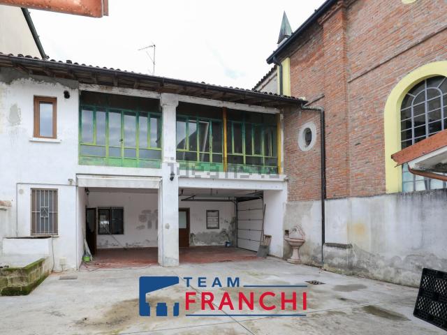 Villetta indipendente in vendita di 240 m² in Via Vittorio Veneto, 48
