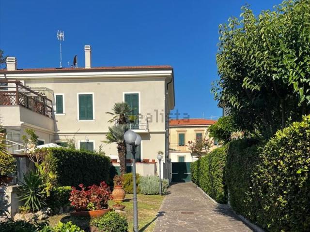 Villetta indipendente in vendita di 240 m² in Viale del Risorgimento