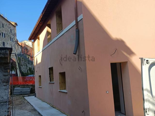 Villetta indipendente in vendita di 240 m² in Viale Giuseppe Collio