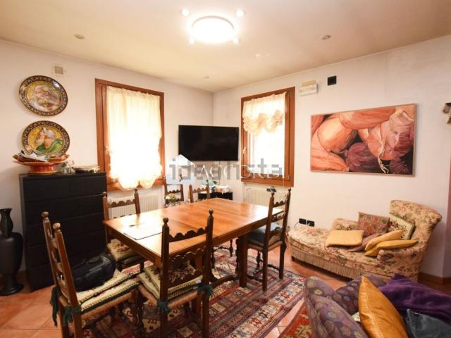 Villetta indipendente in vendita di 240 m² in Borgo Treviso, 62
