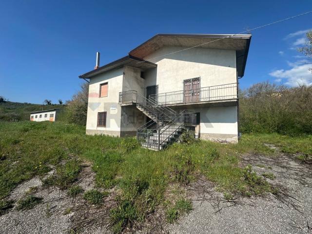 Villetta indipendente in vendita di 240 m² in Contrada Capitorto