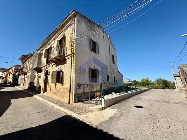 Villetta indipendente in vendita di 240 m² in Corso Adriatico