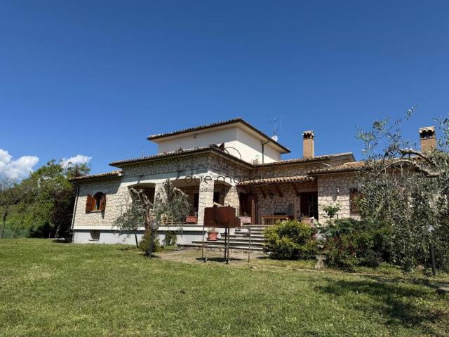Villetta indipendente in vendita di 240 m² in Frazione Morro