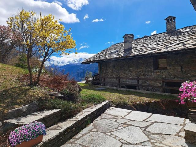 Villetta indipendente in vendita di 240 m² in Frazione Remondey