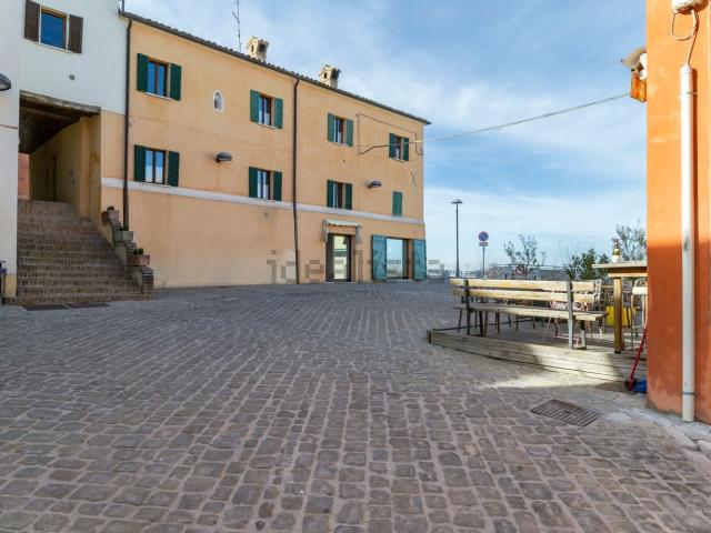 Villetta indipendente in vendita di 240 m² in Piazza Mons O. Petrangolini, 8