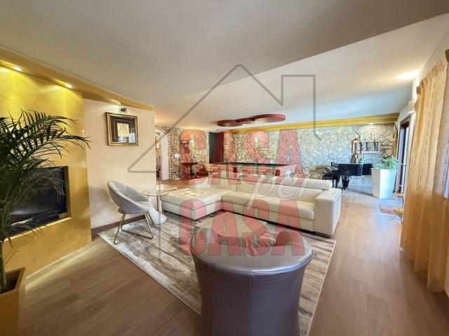 Villetta indipendente in vendita di 240 m² in Piazza Umberto I&apos