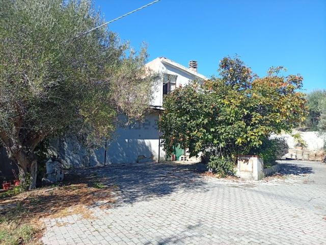 Villetta indipendente in vendita di 240 m² in Strada Colle di Mezzo