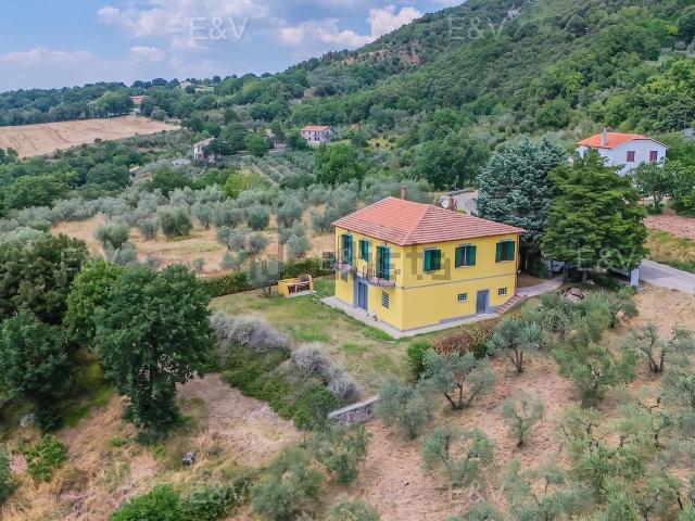 Villetta indipendente in vendita di 240 m² in Strada di Bracciale