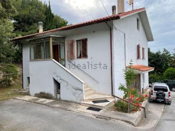 Villetta indipendente in vendita di 240 m² in Strada di San Gaudenzio