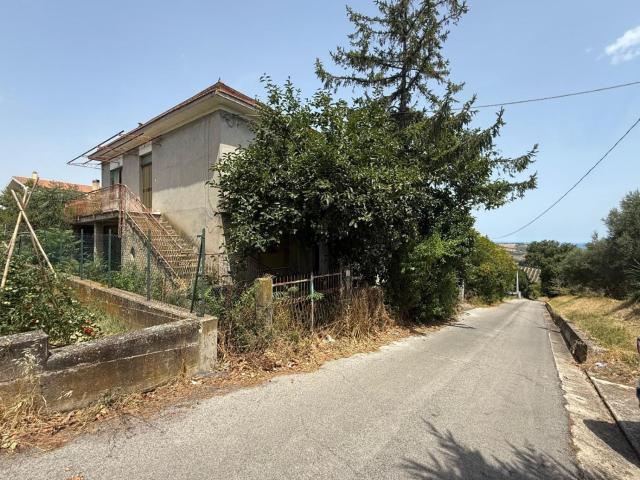 Villetta indipendente in vendita di 240 m² in Strada Fonte del Lupo