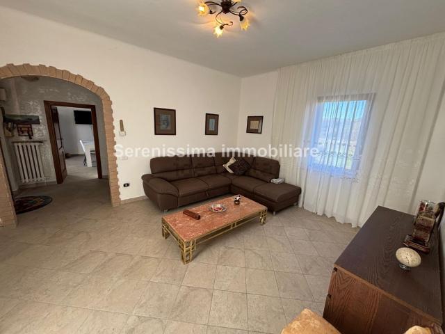 Villetta indipendente in vendita di 240 m² in Strada Monte Conero