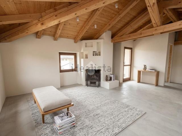 Villetta indipendente in vendita di 241 m² in Via Roma