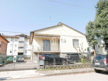 Villetta indipendente in vendita di 241 m² in Via Tommaso Zoffili, 12