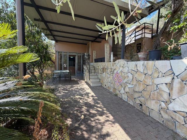 Villetta indipendente in vendita di 2421 m² in Contrada Franchini