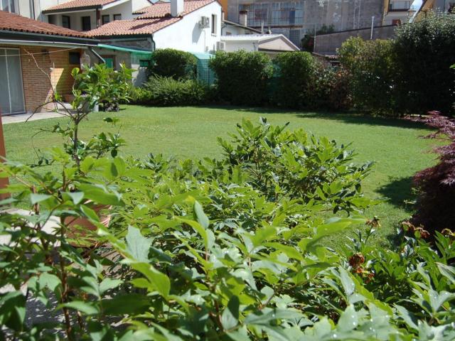 Villetta indipendente in vendita di 242 m² in Via Guglielmo Marconi, 12