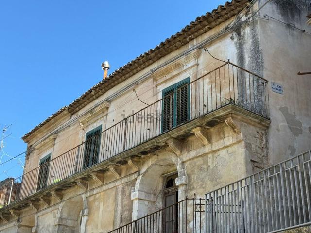 Villetta indipendente in vendita di 242 m² in Via Sant&apos Andrea