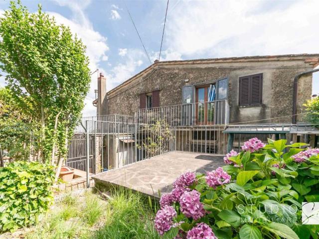 Villetta indipendente in vendita di 243 m² in Via Modenese