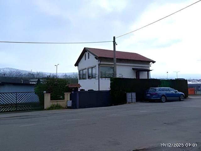 Villetta indipendente in vendita di 243 m² in Via C. Colombo