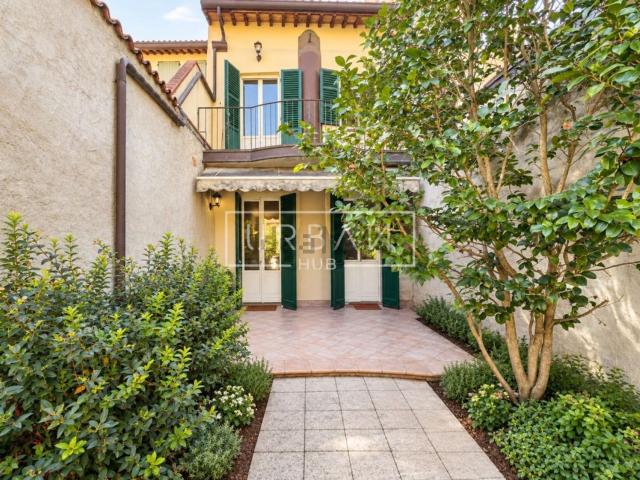 Villetta indipendente in vendita di 243 m² in Via Castello