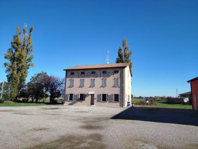 Villetta indipendente in vendita di 243 m² in Via Grande, 61