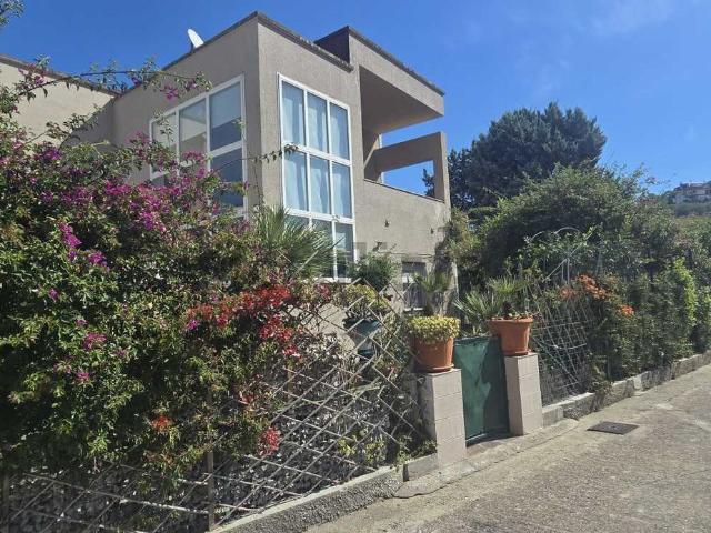 Villetta indipendente in vendita di 243 m² in Via Montevecchio, 1