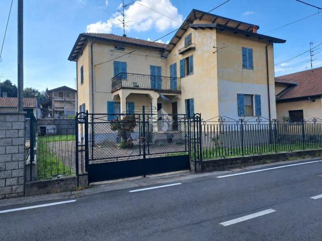 Villetta indipendente in vendita di 243 m² in Via Roma, 37