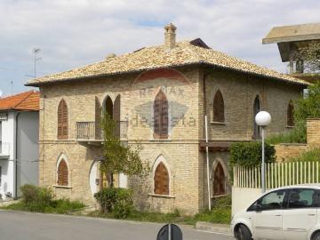Villetta indipendente in vendita di 243 m² in Via Vittorio Emanuele II, 25