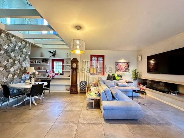 Villetta indipendente in vendita di 244 m² in Via Castello, 1