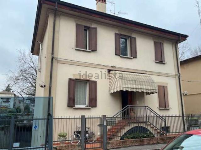 Villetta indipendente in vendita di 244 m² in Via Andrea da Faenza