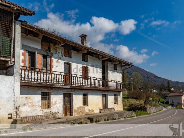 Villetta indipendente in vendita di 244 m² in Via Grei, 4