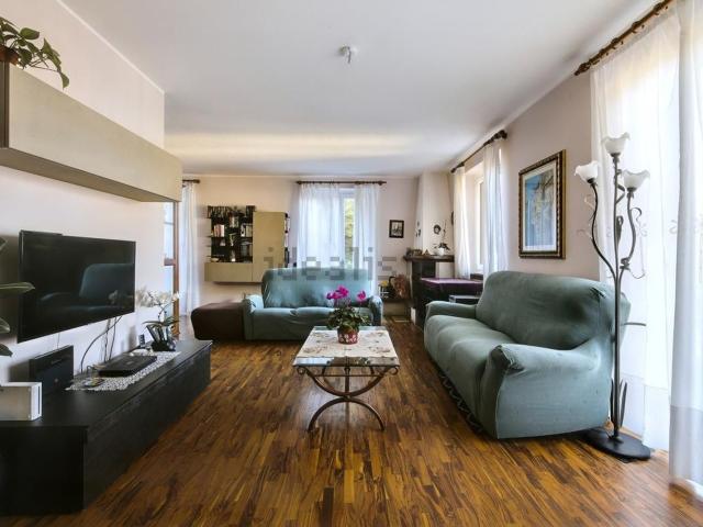 Villetta indipendente in vendita di 244 m² in Via Dalmazia
