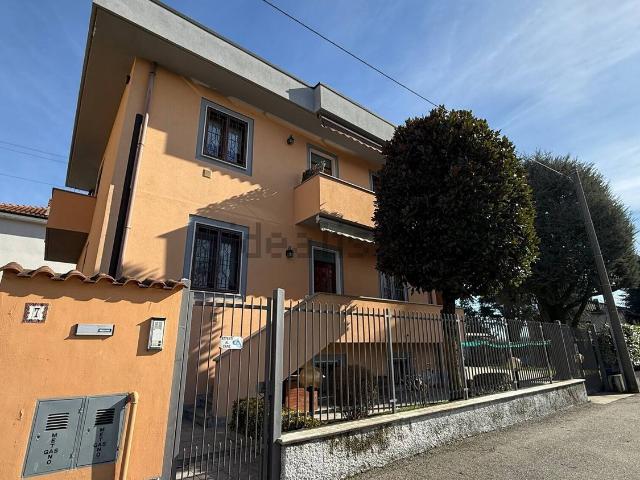 Villetta indipendente in vendita di 244 m² in Via Hugo Victor, 7