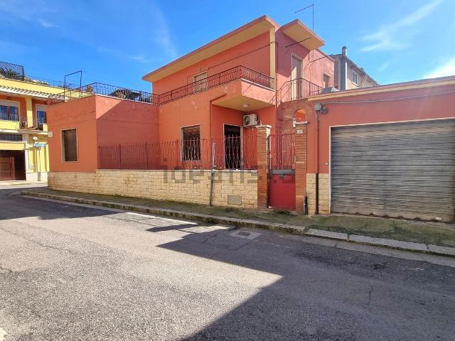 Villetta indipendente in vendita di 244 m² in Via Napoli, 80