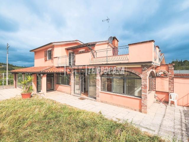 Villetta indipendente in vendita di 244 m² in Via Santa Aquilina