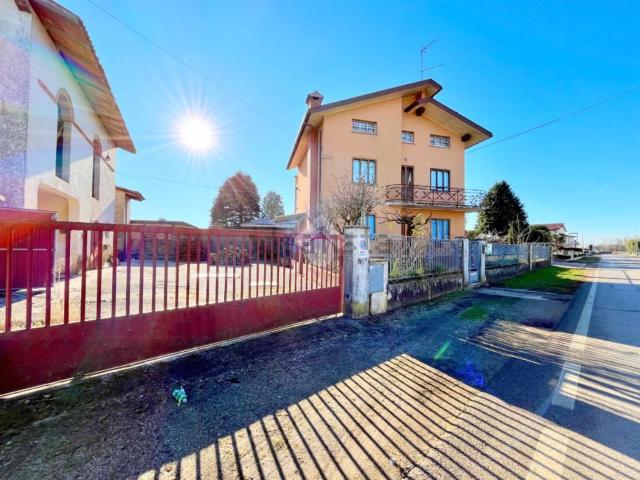 Villetta indipendente in vendita di 244 m² in Via Vittorio Veneto, 59