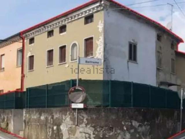 Villetta indipendente in vendita di 244 m² in Via XXV Aprile