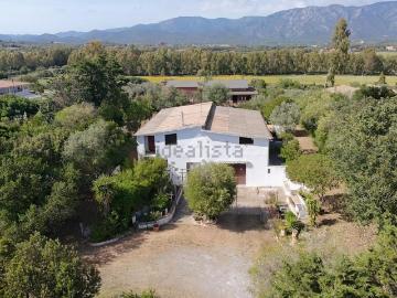 Villetta indipendente in vendita di 244 m² in Via Arno