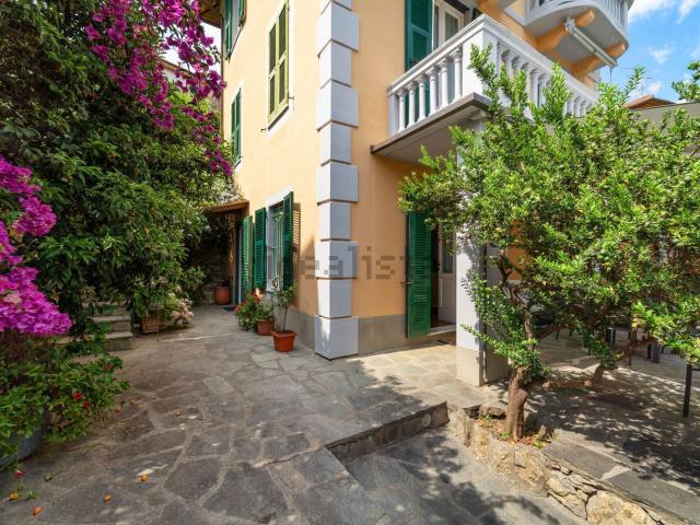 Villetta indipendente in vendita di 244 m² in Salita Sant’Agostino, 22