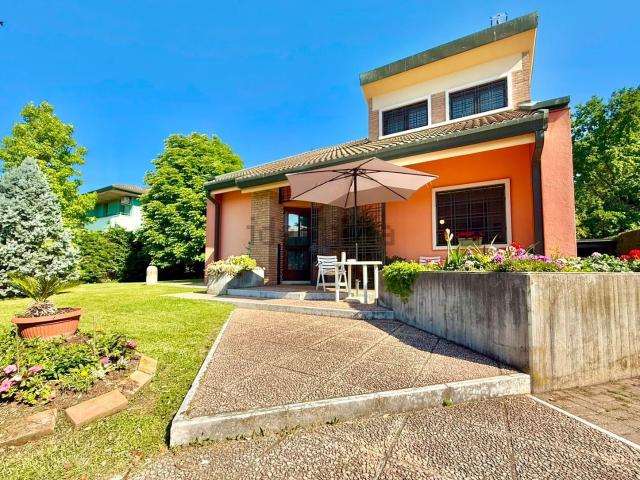 Villetta indipendente in vendita di 245 m²