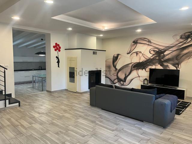 Villetta indipendente in vendita di 245 m² in Via Antonio Maria Molossi, 55