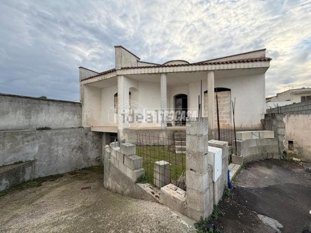 Villetta indipendente in vendita di 245 m² in Via Alcide De Gasperi, 41
