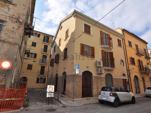 Villetta indipendente in vendita di 245 m² in Via Aspromonte, 35