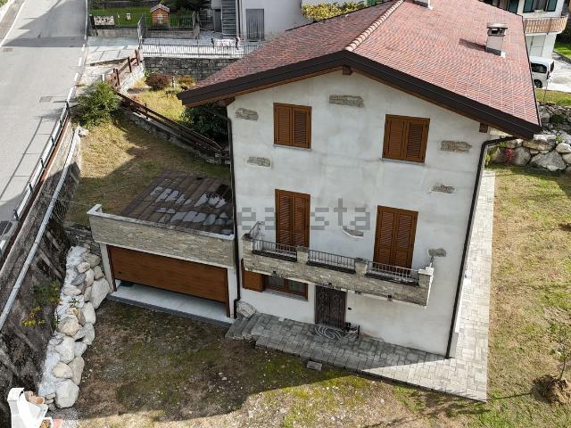 Villetta indipendente in vendita di 245 m² in Via Bugelli, 31