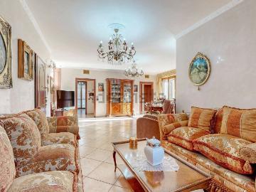 Villetta indipendente in vendita di 245 m² in Via Giacomo Matteotti, 38
