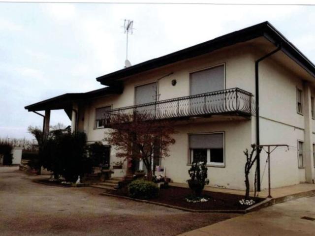 Villetta indipendente in vendita di 245 m² in Via Guizze San Pietro, 32