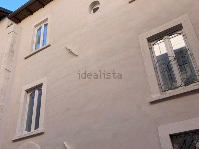 Villetta indipendente in vendita di 245 m² in Via Lombardi, 3