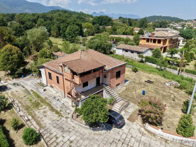 Villetta indipendente in vendita di 245 m² in Via la Spina, 3
