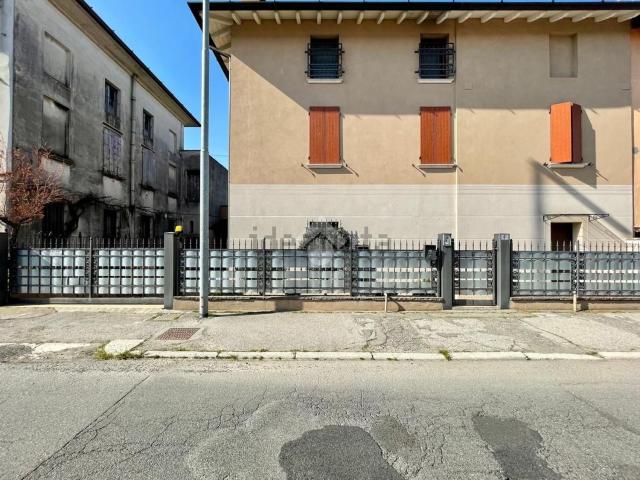Villetta indipendente in vendita di 245 m² in Via Luigi Ciocca