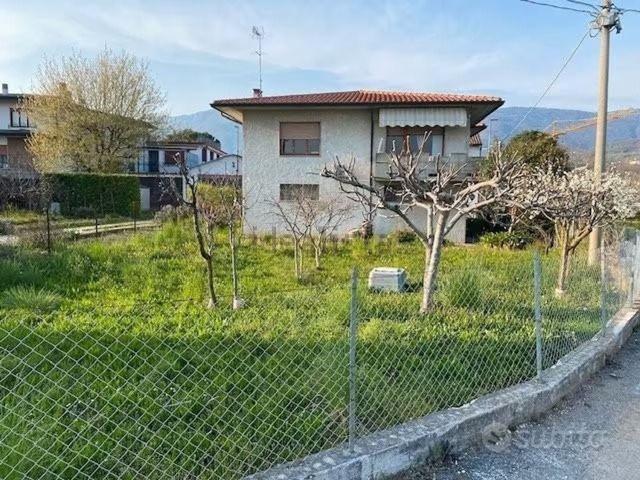 Villetta indipendente in vendita di 245 m² in Via Molini, 19