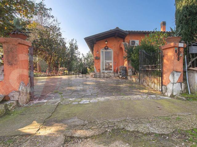 Villetta indipendente in vendita di 245 m² in Via Marittima, 53